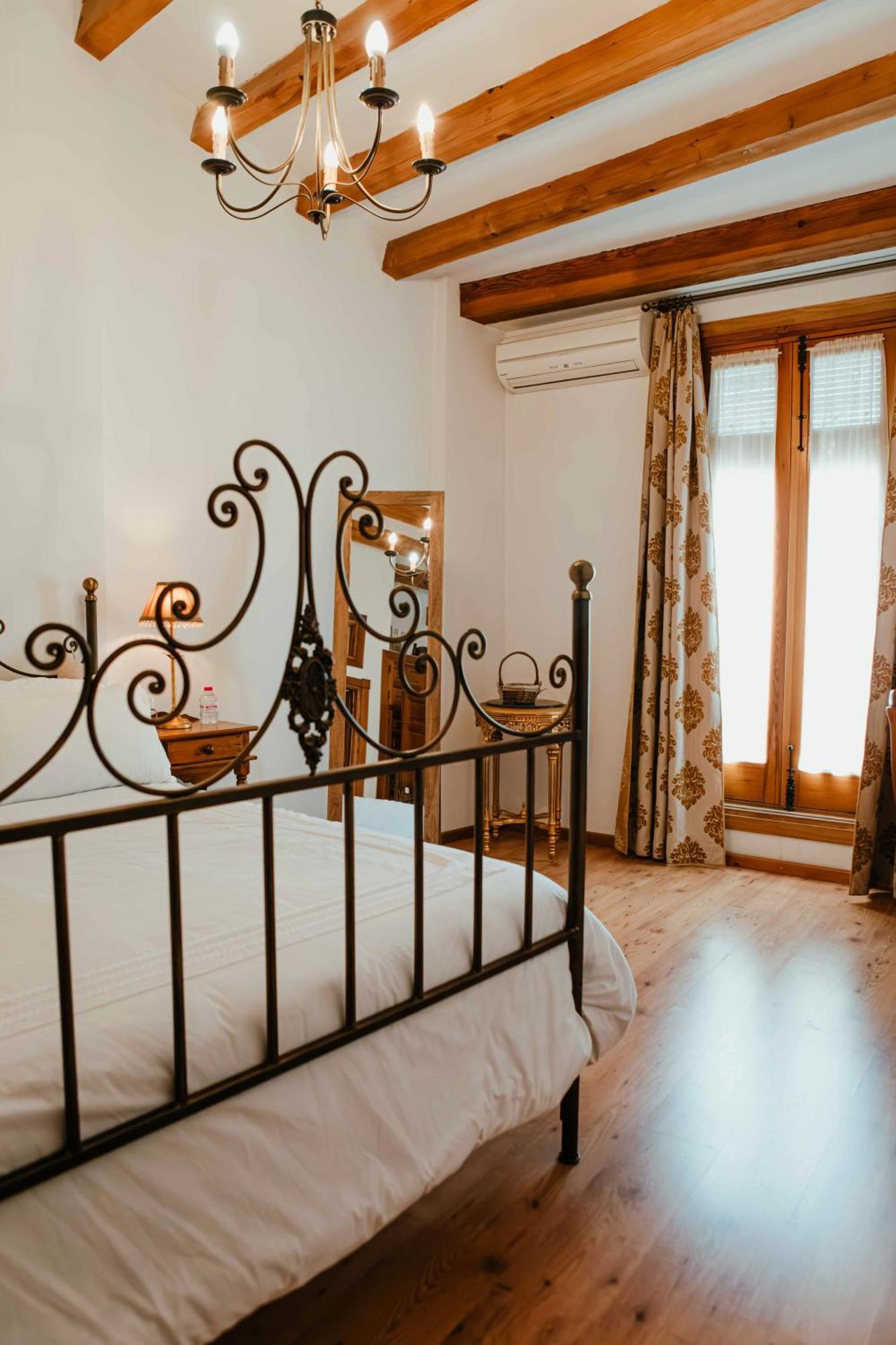 La Casona De *